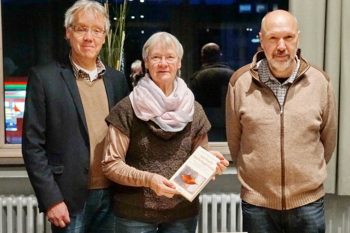 Foto: Gastgeber Henning Disselhoff und die Autoren Rüdiger und Gerda Maschwitz stellen ihr Buch vor.