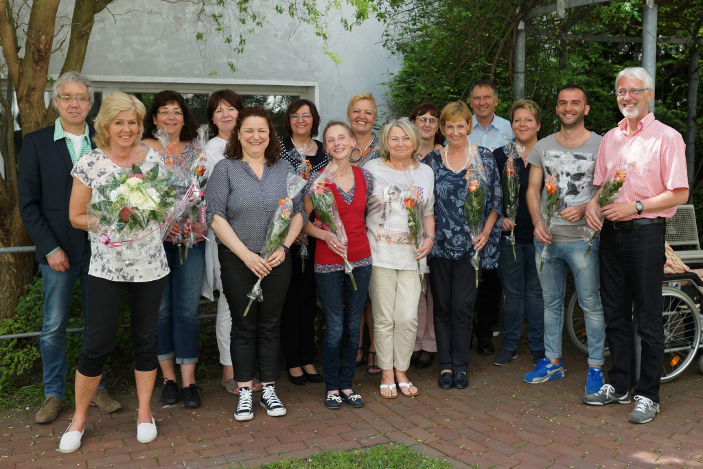 (v.l.) Pfr. H. Disselhoff, I. de Cruppe, E. Lückemeier, B. Schade, F. Schmitke, E. Karwoski, I. Biedermann, S. Bleibinger, B. Kleine, V. Leißing, P. Ripphausen, P. Spangenkrebs, M. Junker, A. Lala, H.J. Wessels